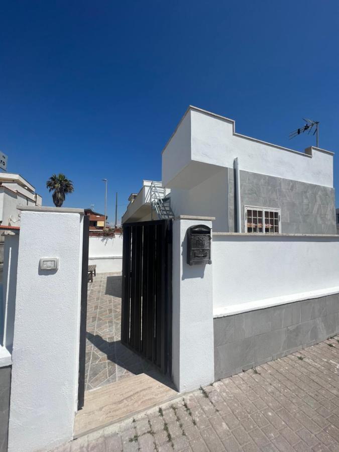 Villa Pisola Fiumicino Airport - Seafront 외부 사진